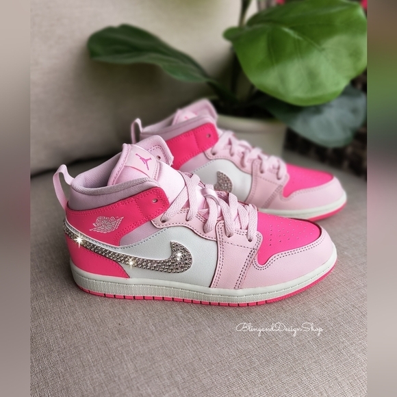Girls Pink Nike Air Jordan Retro 1 Mid Little Kids Shoes With Clear Crystals - Picture 2 of 8